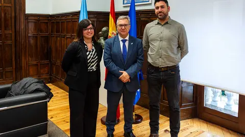Reuni&oacute;n Luis Menor P&eacute;rez (Presidente da Deputaci&oacute;n Ourense) con Marcos Nogueiras Rodr&iacute;guez (Alcalde de Vilar de Santos).