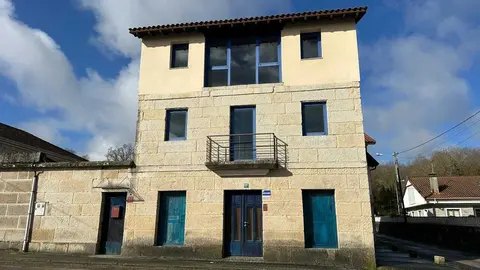 Fachada principal das novas instalaci&oacute;ns de Bon Saber Formaci&oacute;n situadas no municipio de Sandi&aacute;s.