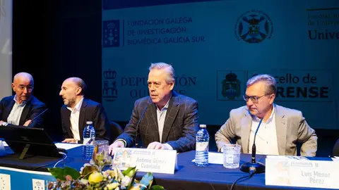 O conselleiro de Sanidade, Antonio G&oacute;mez Caama&ntilde;o, xunto ao alcalde de Ourense, Gonzalo P&eacute;rez J&aacute;come, e o presidente da Deputaci&oacute;n, Luis Menor, na apertura das Xornadas de Enfermar&iacute;a.
