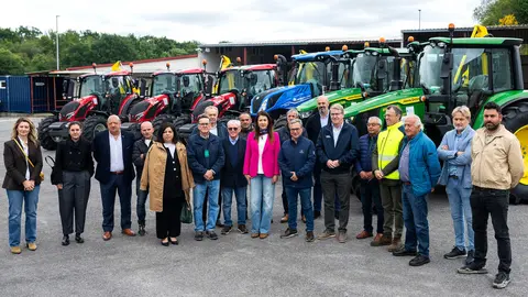 Entrega de maquinaria forestal a municipios ourensanos en San Cibrao das Vi&ntilde;as.
