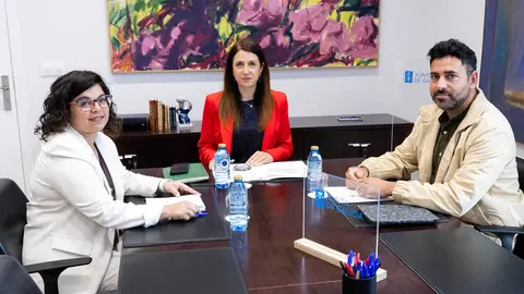 Marcos Nogueiras, o rexedor de Vilar de Santos, coa conselleira de Medio Rural, Mar&iacute;a Jos&eacute; G&oacute;mez.