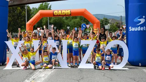 Corredores y familias participaron en una nueva edici&oacute;n de la carrera popular.
