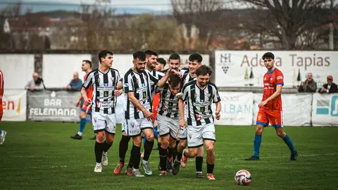 O estadio da Moreira acoller&aacute; este domingo a ida do play off de ascenso do Antela. |&nbsp;FOTO: Noelia Caseiro.