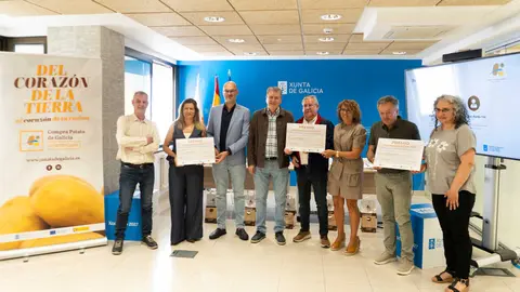 Representantes de la IXP Pataca de Galicia, AGACAL y la Xunta durante el acto de cierre de la campa&ntilde;a.