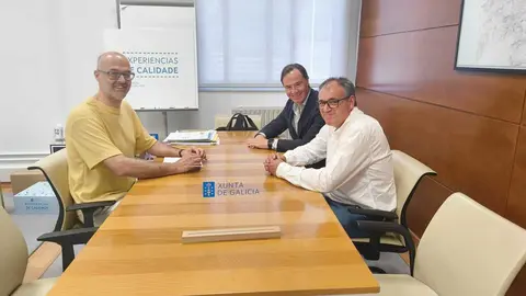 Mart&iacute;n Alemparte e Amador D&iacute;az durante a reuni&oacute;n de traballo celebrada en Santiago de Compostela.