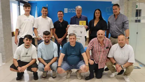 El delegado territorial Manuel Pardo recibe a la directiva y jugadores del Antela FC en la Delegaci&oacute;n Territorial.