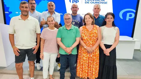 Luis Menor recibi&oacute; a la delegaci&oacute;n del PP de Vilar de Barrio en la sede provincial.