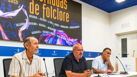PRESENTACI&Oacute;N XORNADAS DE FOLCLORE 2026
O vicepresidente segundo da Deputaci&oacute;n e deputado de Cultura, C&eacute;sar Fern&aacute;ndez GIl, participa na rolda de prensa de presentaci&oacute;n das Xornadas de Folclore 2026 e acompa&ntilde;ado dos organizadores Xulio Fern&aacute;ndez Senra e Xavier &Aacute;lvarez Campos. Na sala de prensa do Pazo Provincial.