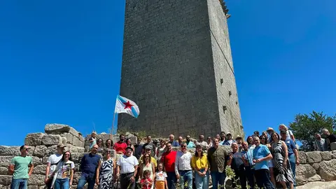 M&aacute;is de medio cento de persoas participaron na Torre de Pena no acto organizado polo BNG de Xinzo con motivo do D&iacute;a da Patria Galega.
