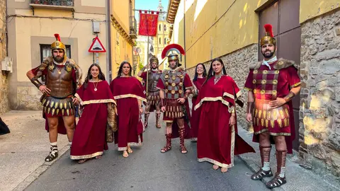 Delegaci&oacute;n da A.C. Civitas Limicorum durante os actos do 40&ordm; aniversario de Astures y Romanos en Astorga.