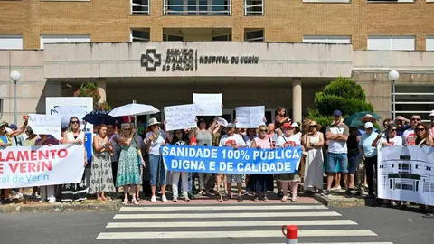 Unha das concentracions de todos os m&eacute;rcores diante do Hospital de Ver&iacute;n. | FOTO: Diario do T&aacute;mega.