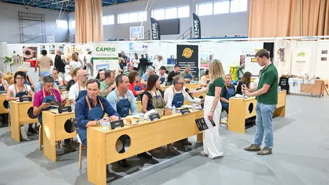 La II Cata Nacional de Patacas reuni&oacute; nueve variedades en el Polideportivo de Xinzo.
