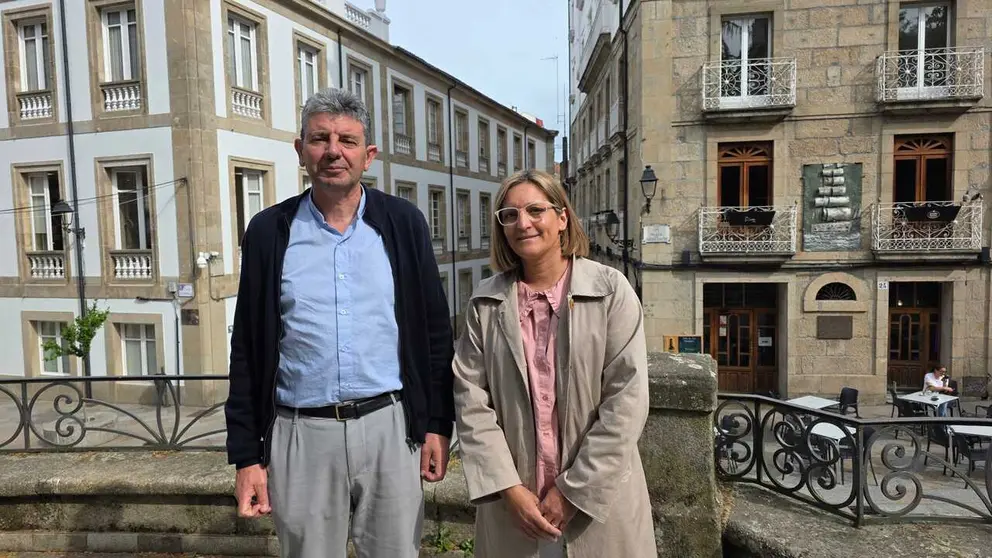 La diputada provincial Eva P&eacute;rez Gamote y el secretario provincial del PSdeG-PSOE, &Aacute;lvaro Vila.