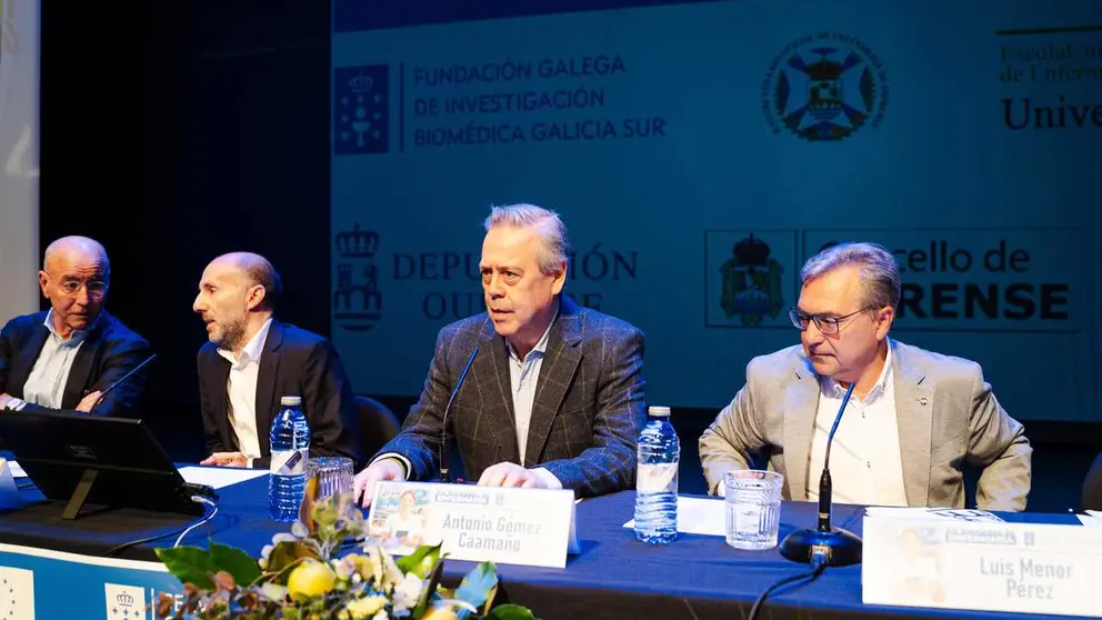 O conselleiro de Sanidade, Antonio G&oacute;mez Caama&ntilde;o, xunto ao alcalde de Ourense, Gonzalo P&eacute;rez J&aacute;come, e o presidente da Deputaci&oacute;n, Luis Menor, na apertura das Xornadas de Enfermar&iacute;a.