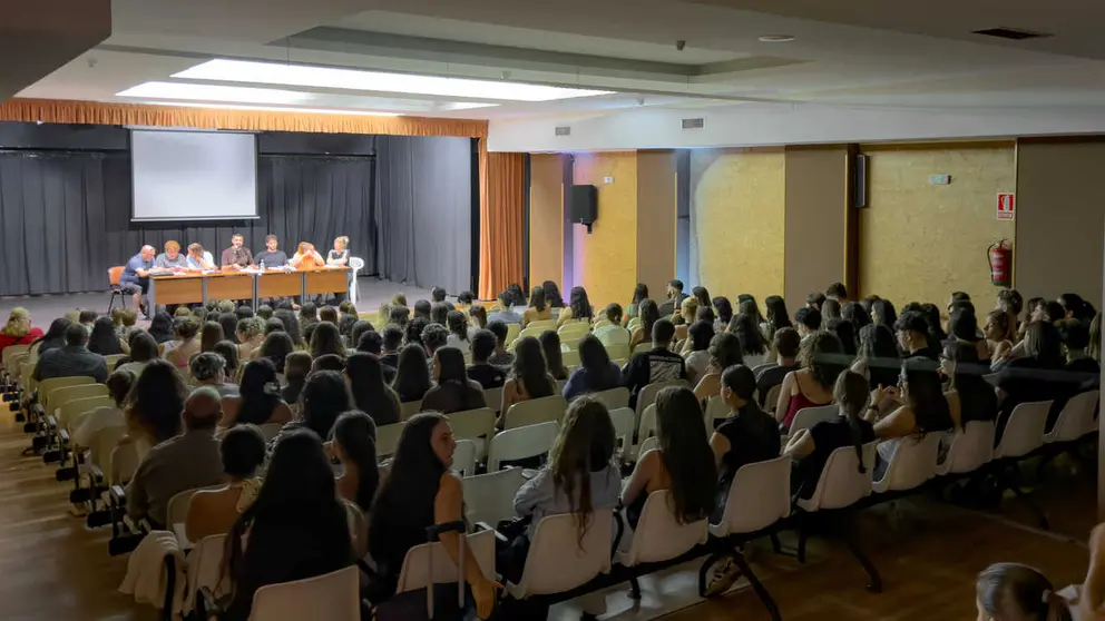 A asemblea da Civitas Limicorum reuniu a decenas de participantes antes da XXVI Festa do Esquecemento.