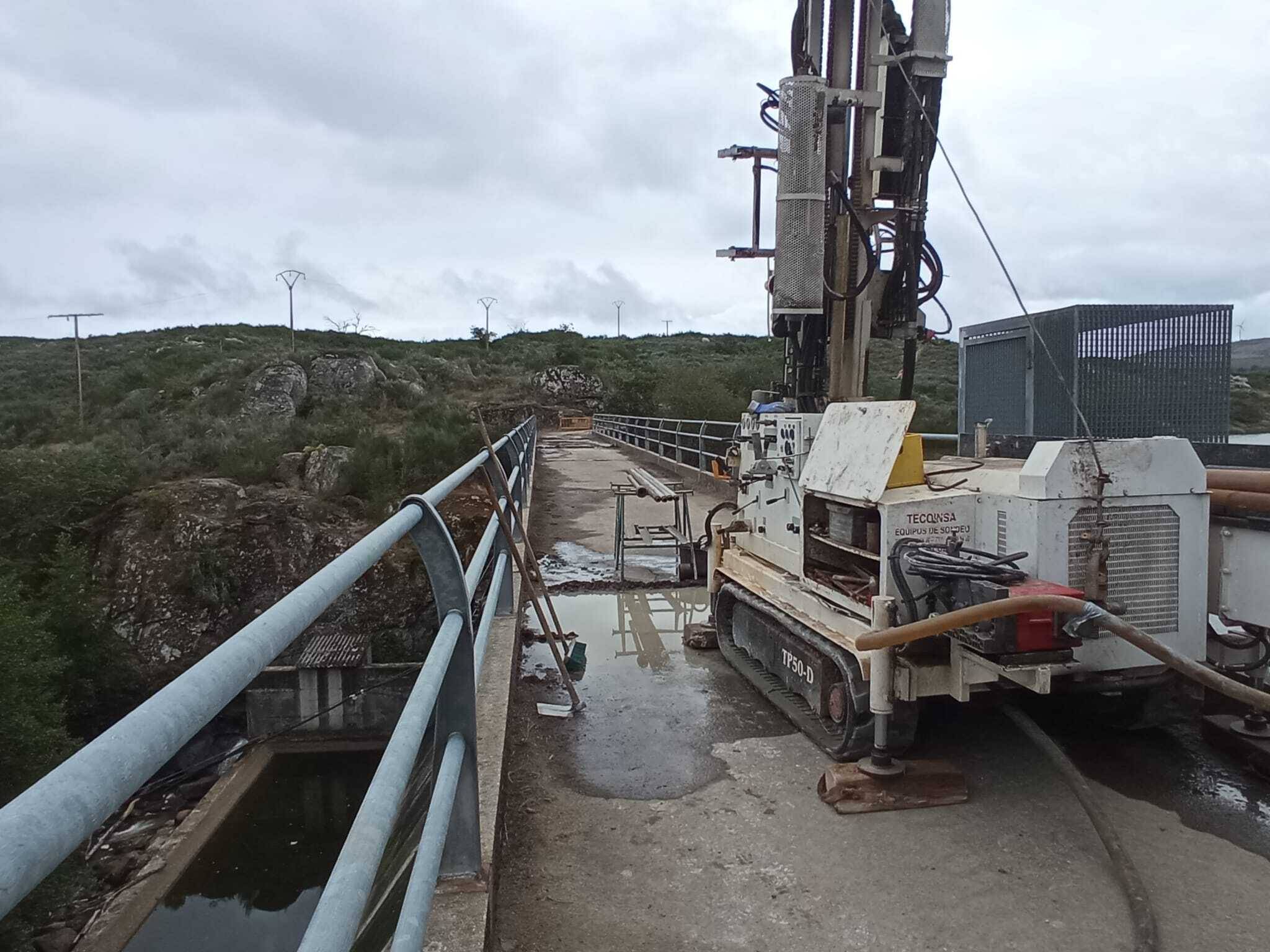 Probas para ver a resistencia do hormigón na presa de Gudín