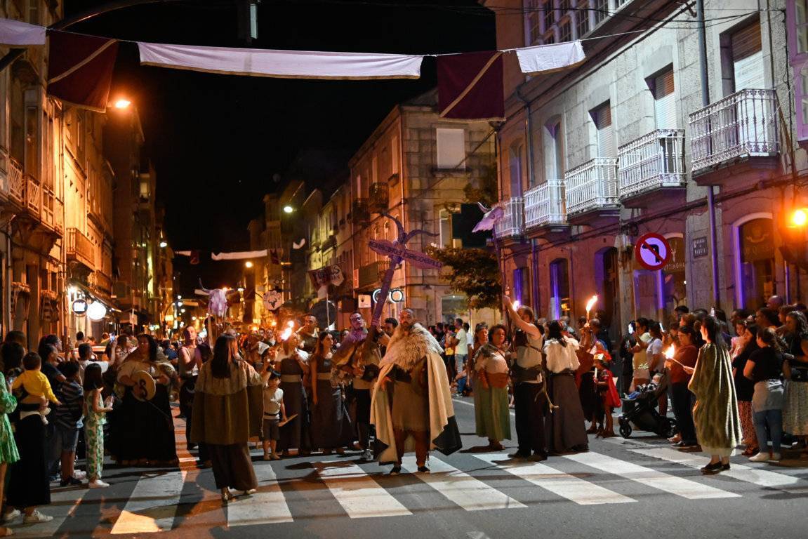 Desfile inaugural FESQ22 Esquecemento. Venres (58) (FILEminimizer)