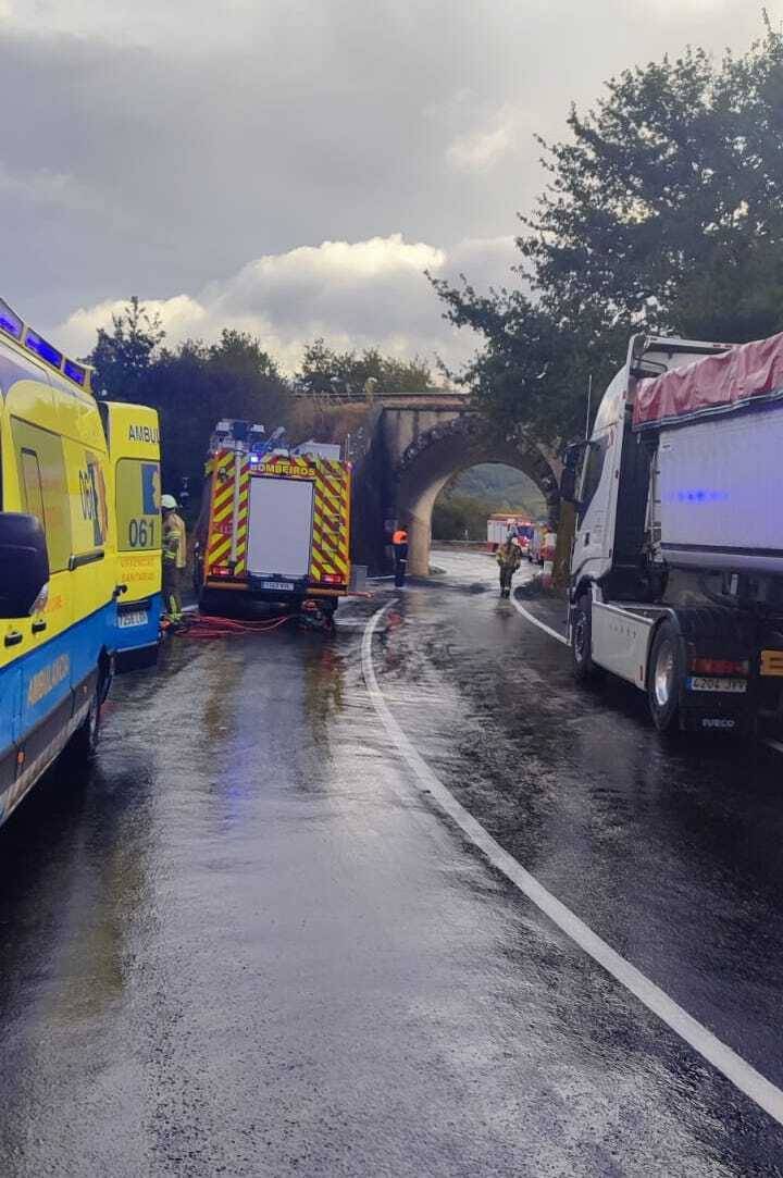 O accidentes tivo lugar na OU-1103, en Vilar de Barrio, preto das 9:20 horas de hoxe.
