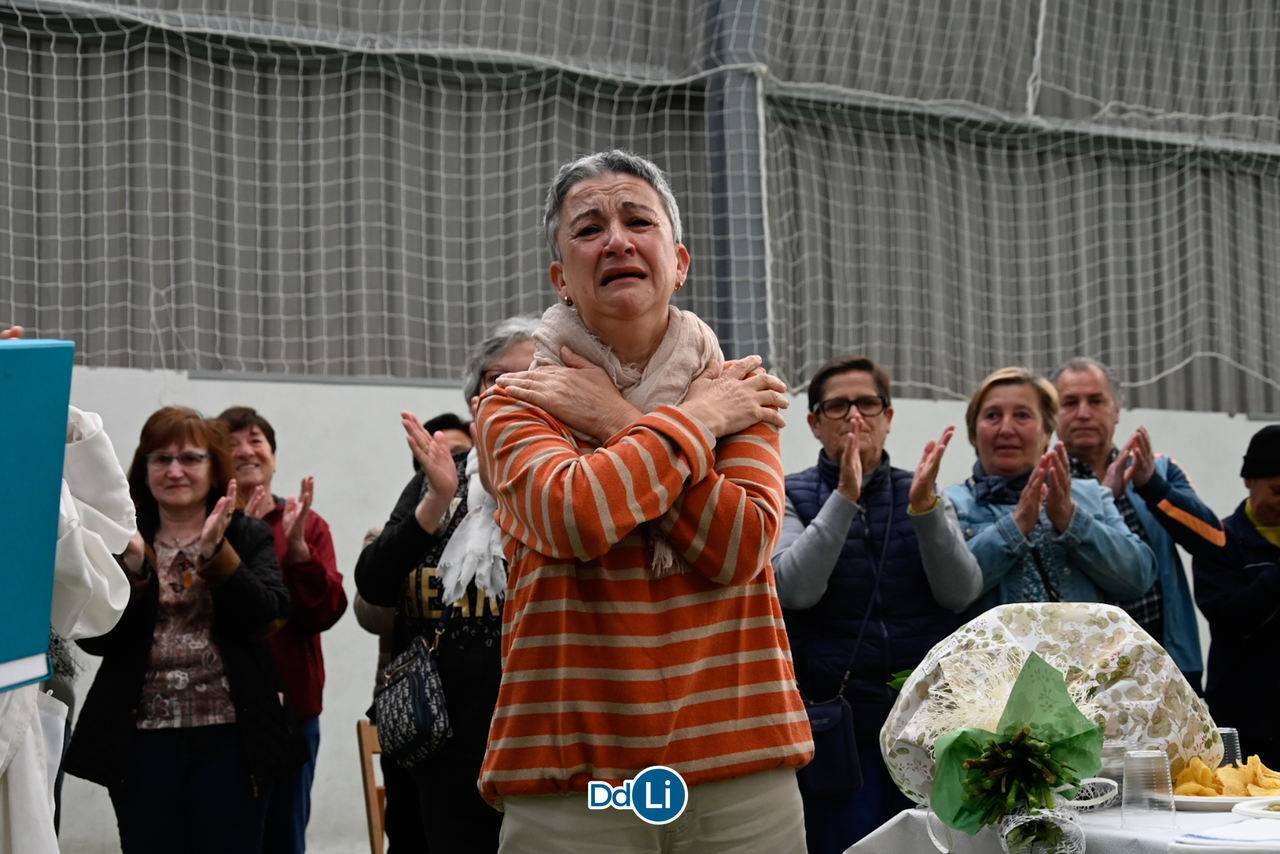 Carmen Casal agradeceu aos veciños todo o agarimo que lle demostraron e todo o que a respectaron durante os últimos 28 anos. | FOTO: Noelia Caseiro.