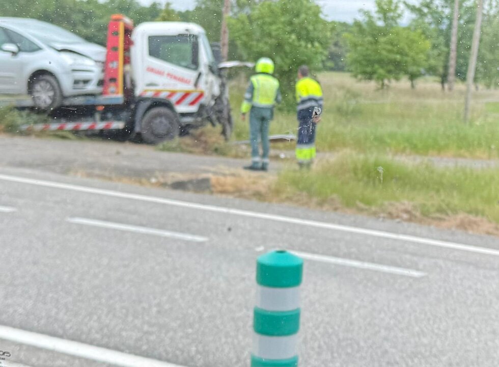 20250603 Accidente tráfico OU-531, Rairiz de Veiga, parroquia Sabariz 03