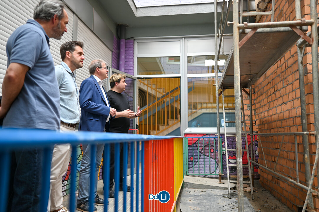 Visita a las obras del CEIP Carlos Casares. | FOTO: Noelia Caseiro.