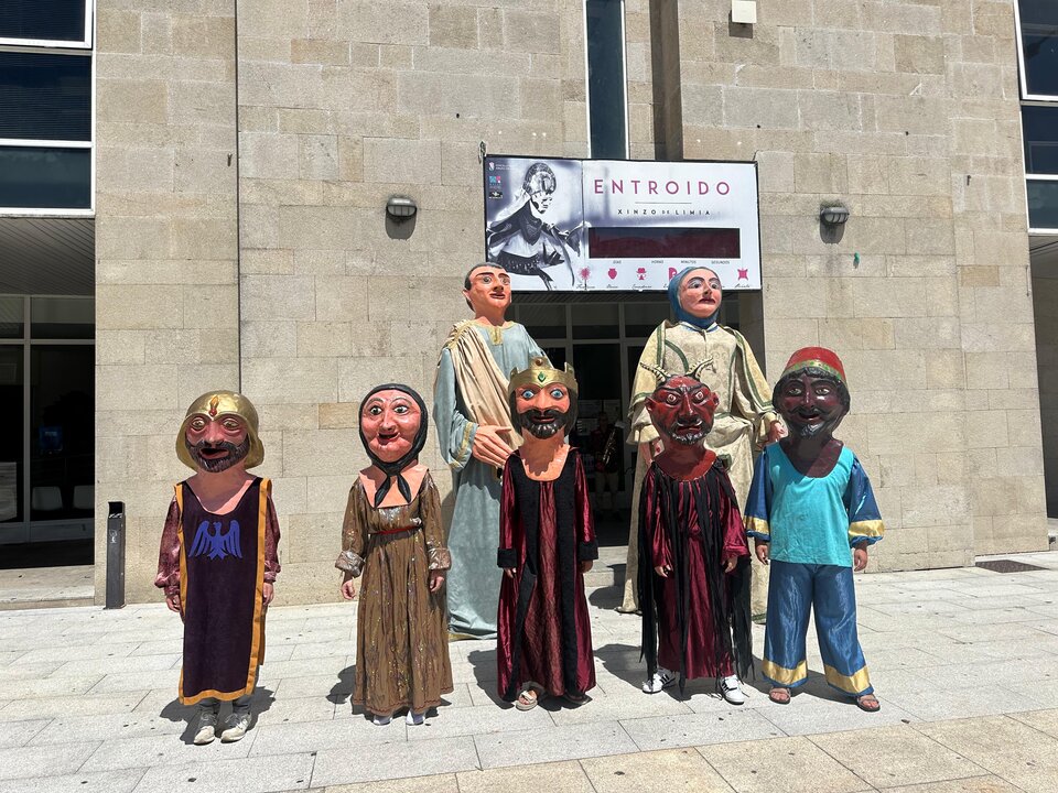 Xigantes e cabezudos de Xinzo de Limia.