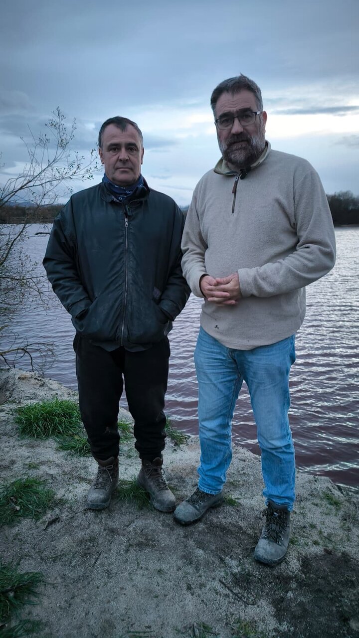 Agustin e Bernardo na lagoa de antela de sarreaus