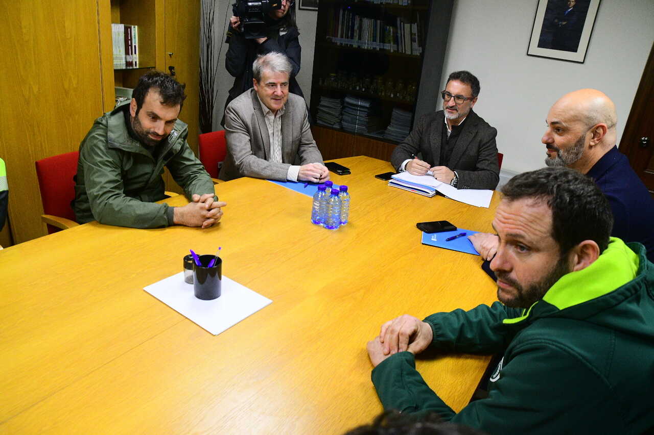 A Xunta traslada o seu apoio ao agro e o rexeitamento á nova proposta europea nunha reunión cos representantes do sector primario.
