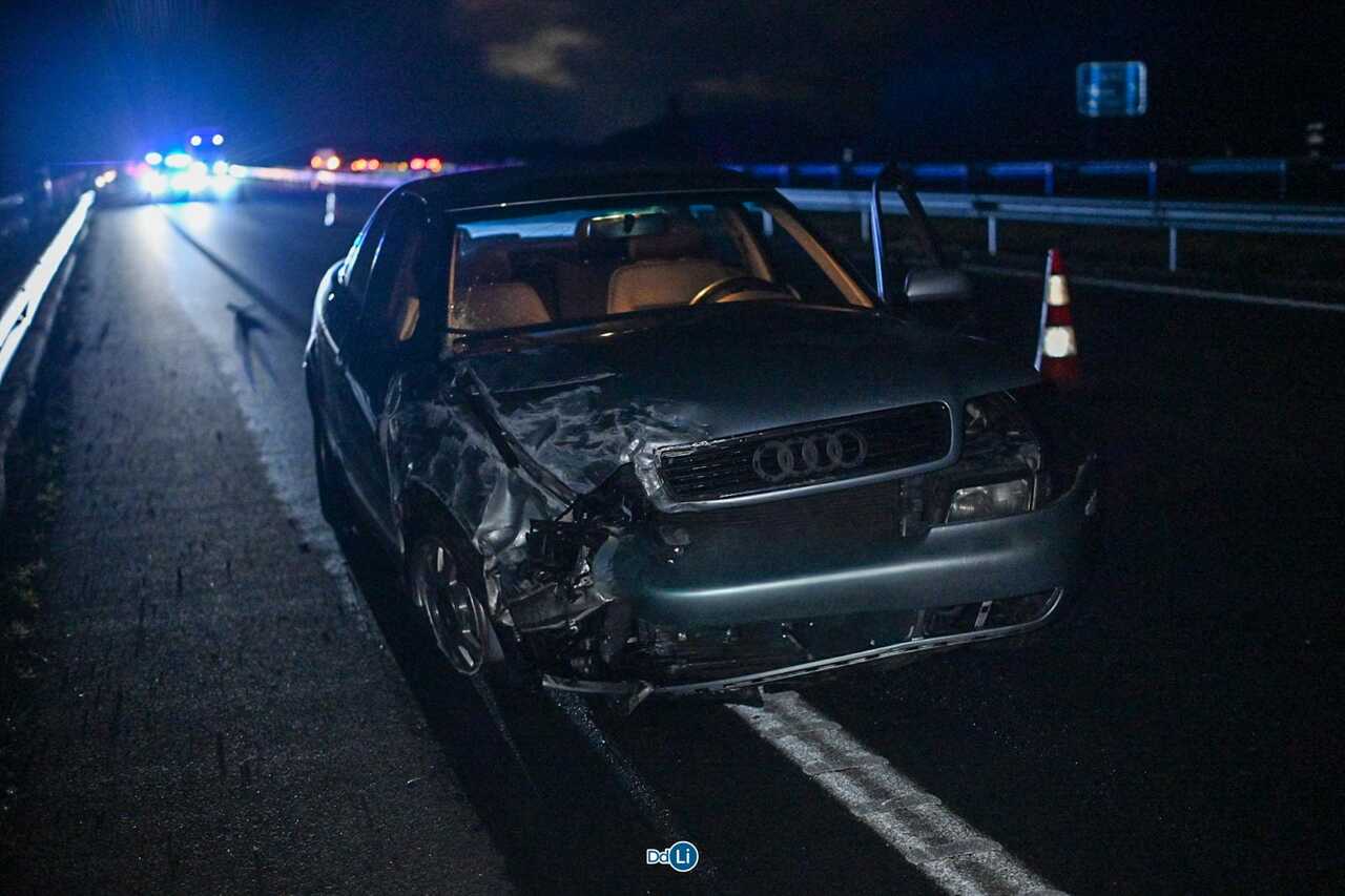 Este Audi acabó colisionando con el primero de los vehículos del accidente. | FOTO: Noelia Caseiro.