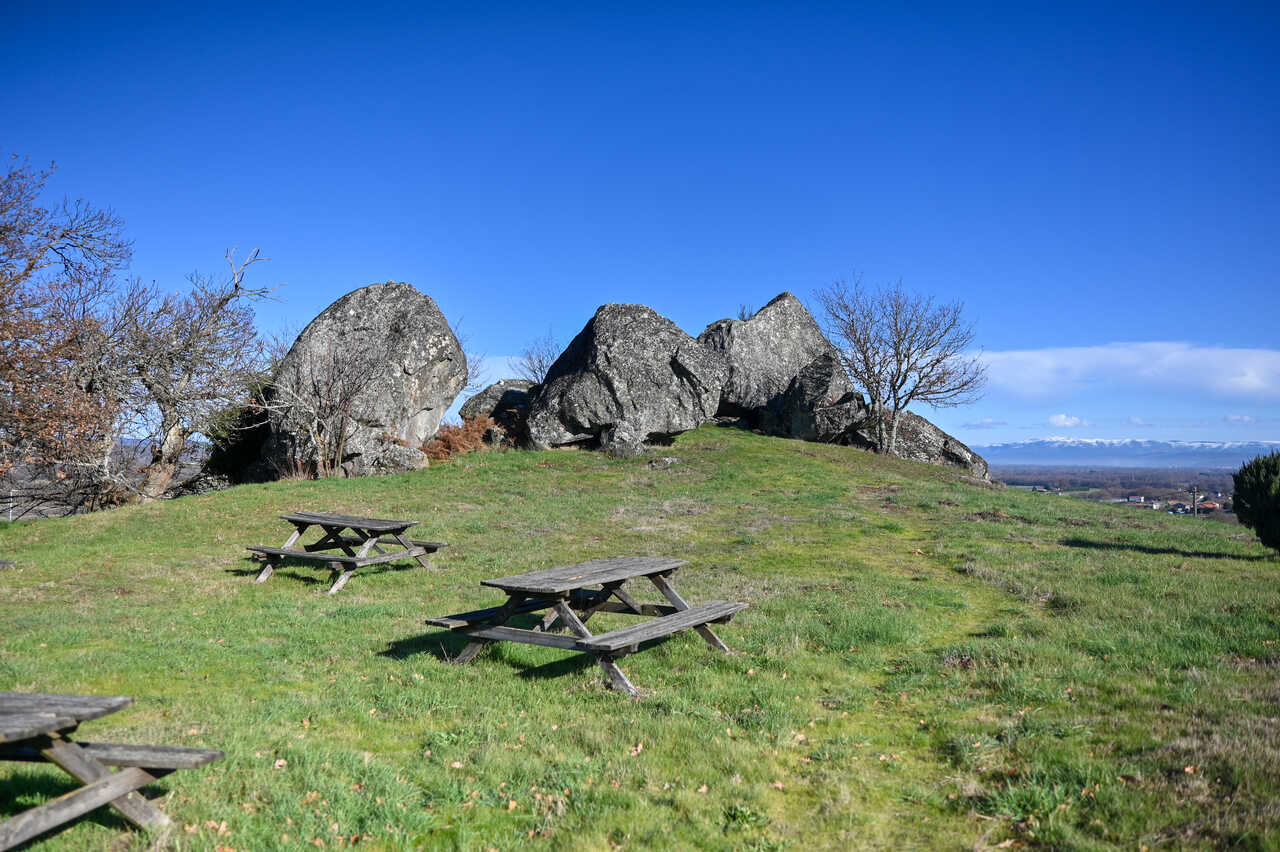 Balcóns naturais que ofrecen vistas privilexiadas sobre a comarca da Limia.
