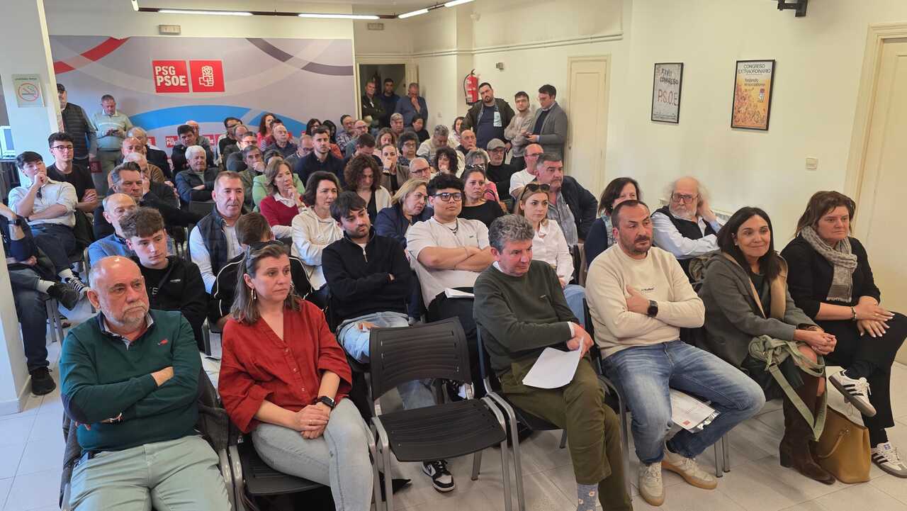 Numerosos cargos orgánicos y políticos del PSdeG-PSOE asistieron al encuentro para definir la estrategia del partido de cara a las elecciones de 2027.