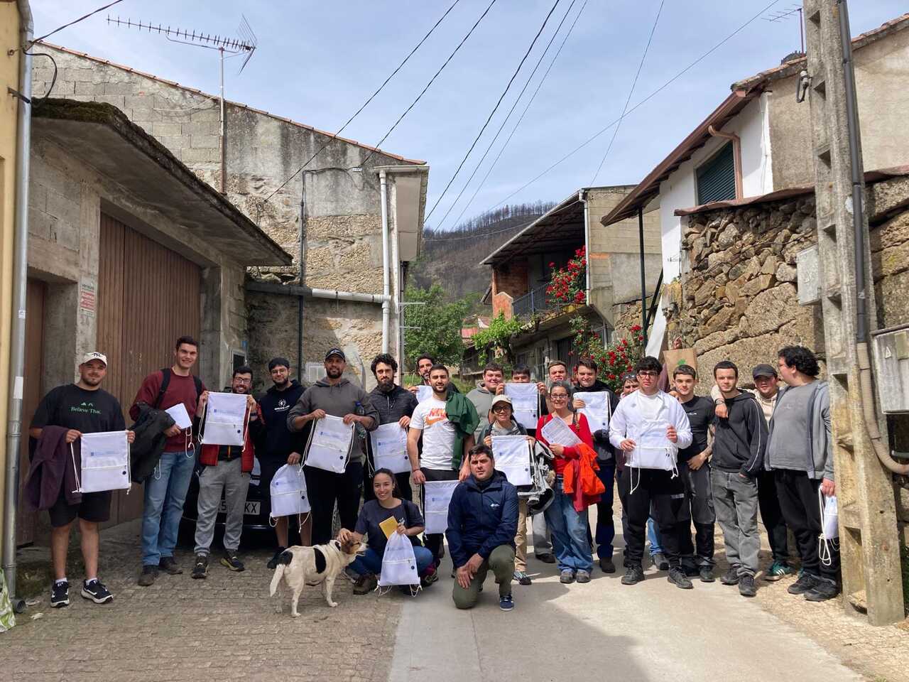 20260423_AcademiadeAldea_VisitaInfesta_IESCidadeAntioquia (4)