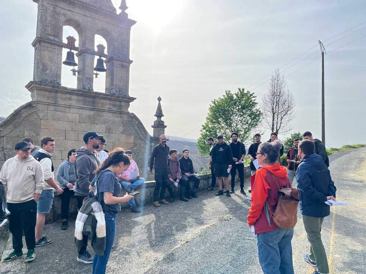 20260423_AcademiadeAldea_VisitaInfesta_IESCidadeAntioquia (14)