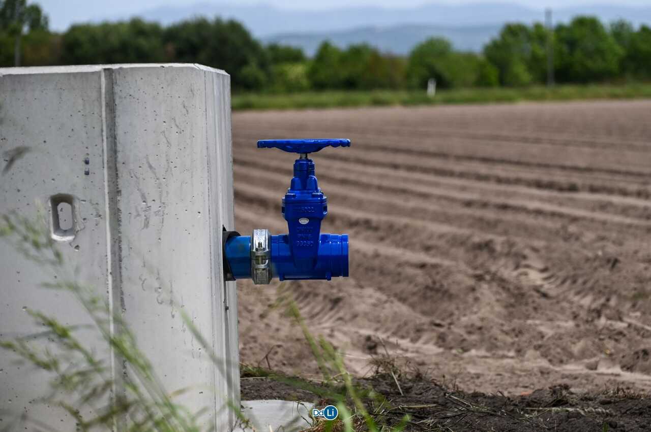 La digitalización de la red de riego optimizará el uso del agua y los costes eléctricos de las explotaciones en Xinzo de Limia. | Foto: Noelia Caseiro.